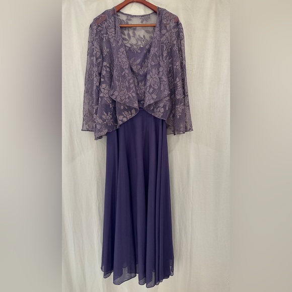 Evening Plus Size Long Scoop Neck Dress Jacket Set - Picture 3 of 3